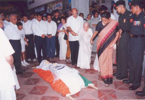 Mamu_paying_respects