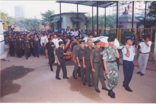 Officers_bringing_in_Nawang_for_the_last_rites