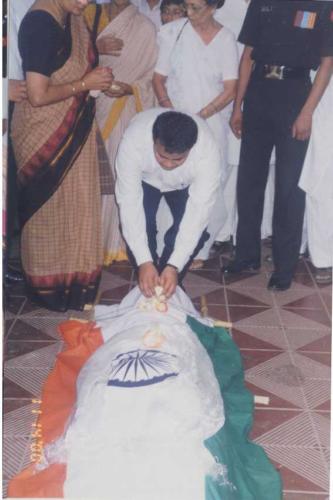 Sonam_pay_respect_to_Nawang