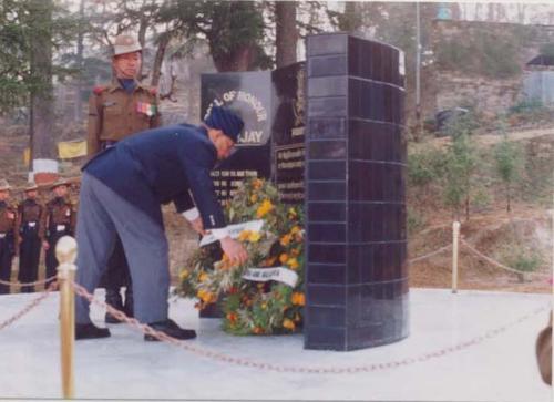Harish Kapadia paying tribute at the memorial