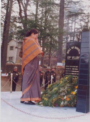 Geeta Kapadia paying tribute at the memorial